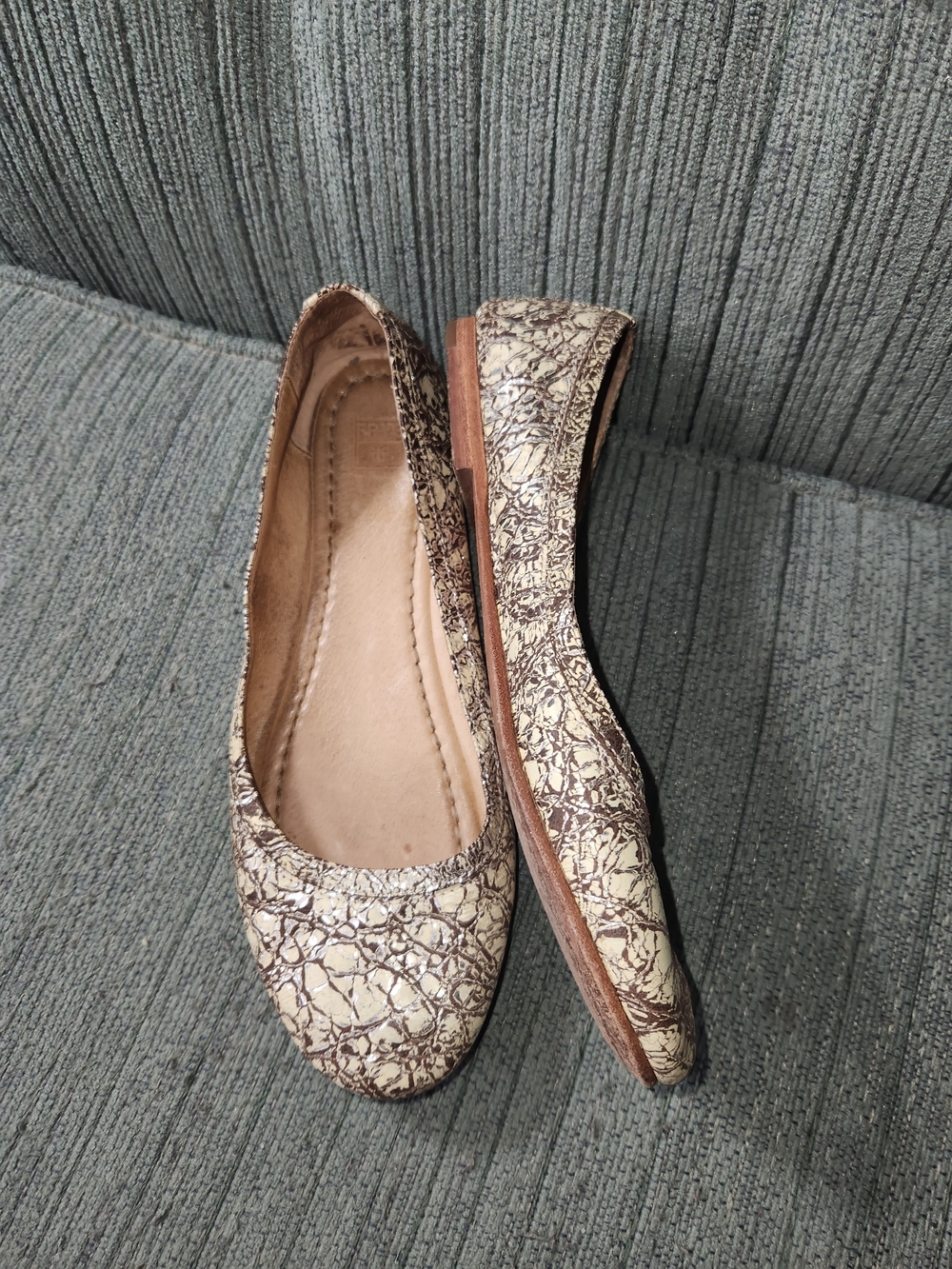 🍉FRYE AND CO. Cream and Brown Marbled Ballet Flats